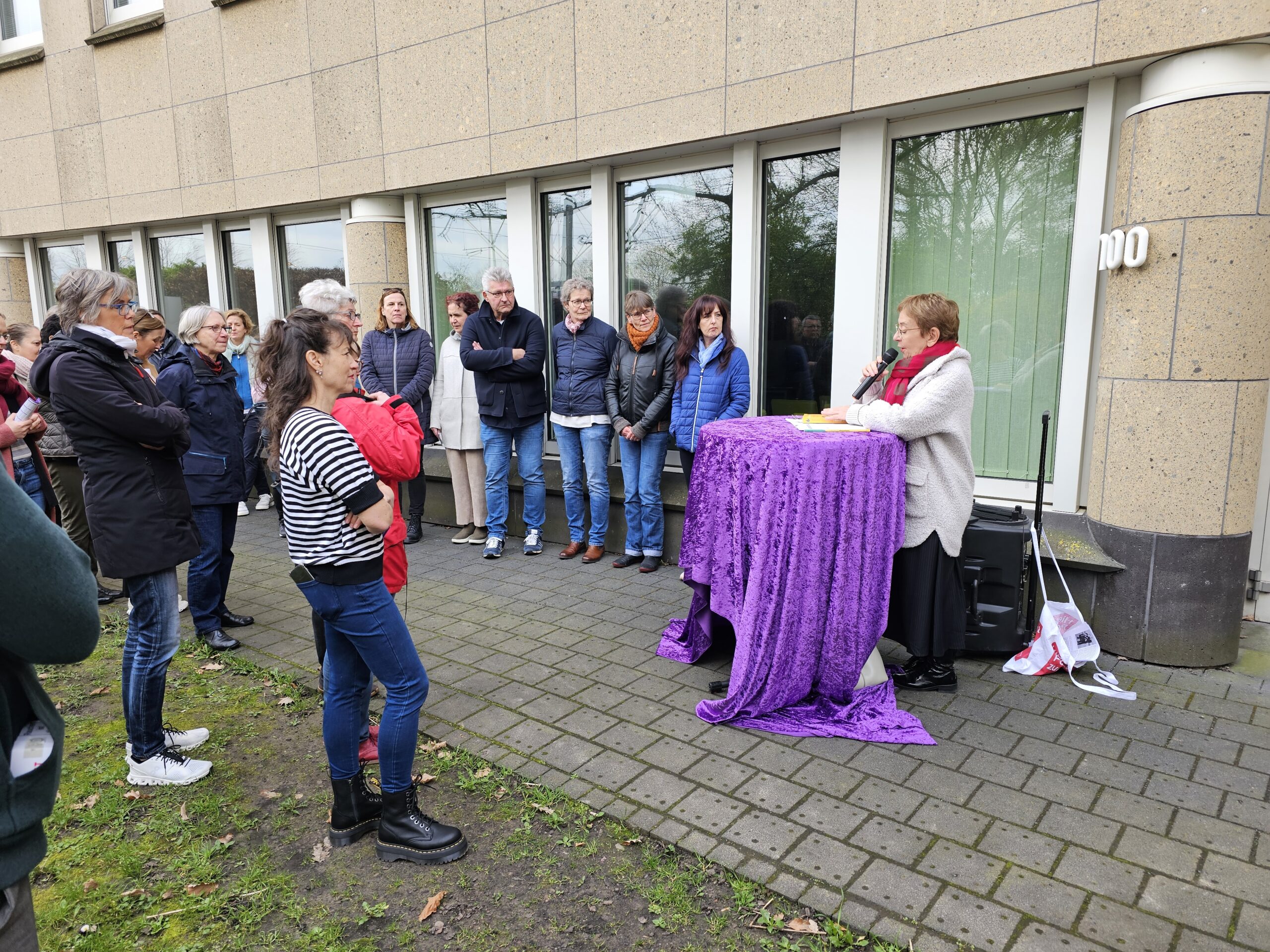 You are currently viewing Lesung mit Lale Akgün vom Kölner Frauengeschichtsverein